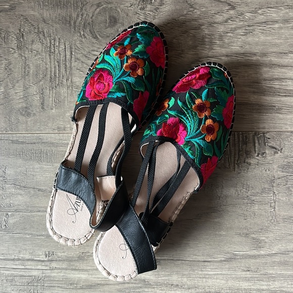 Azura Sandals - Picture 3 of 6